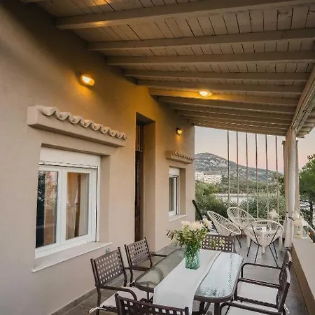Our House 2 Luxury Feriehus PalaiónTsiflíkion